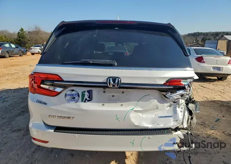 2022 Honda Odyssey Touring z USA, uszkodzony, nr VIN 5FNRL6H84NB003715